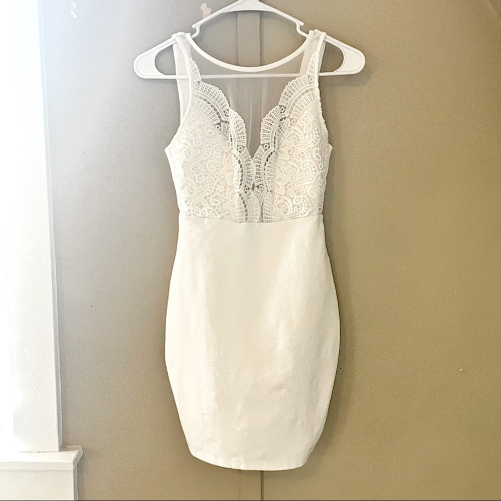 **LAST CHANCE** Lulu’s White Lace Bodycon Dress
